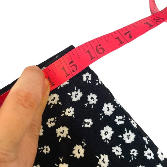 Kitschy Black & White Floral Skirt - Picture 6 of 6